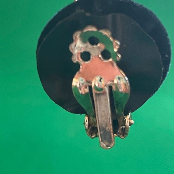 Vintage clip on earrings - Picture 2 of 5